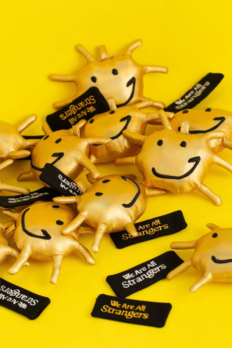 《我们不是陌生人》We Are All Strangers: Keychain Hanging Sun